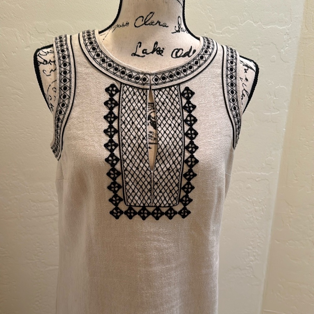 NWT Ann Taylor White tweed Boucle Dress with Black Trim Detail Size 4